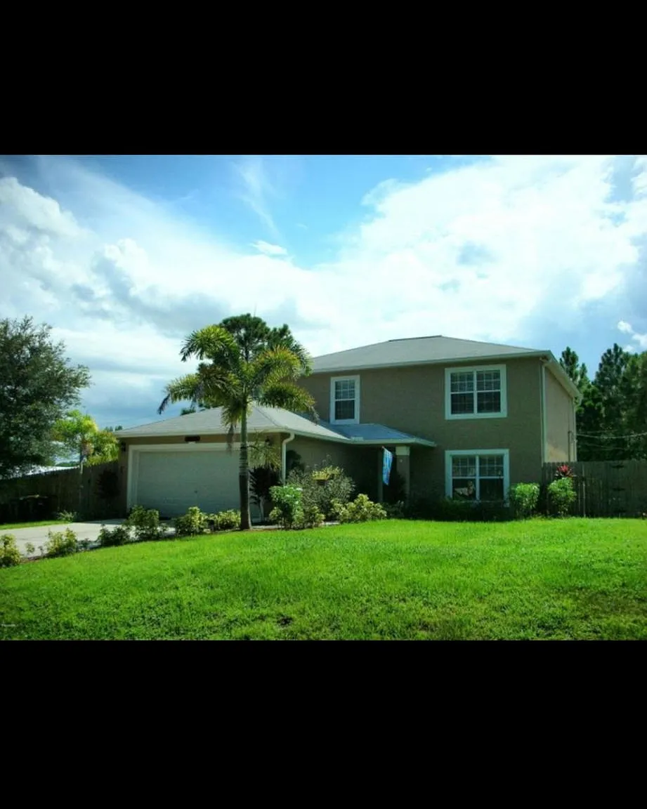 4 bed, 2.5 bath, 2560 sqft, $2,300 — Photo 1