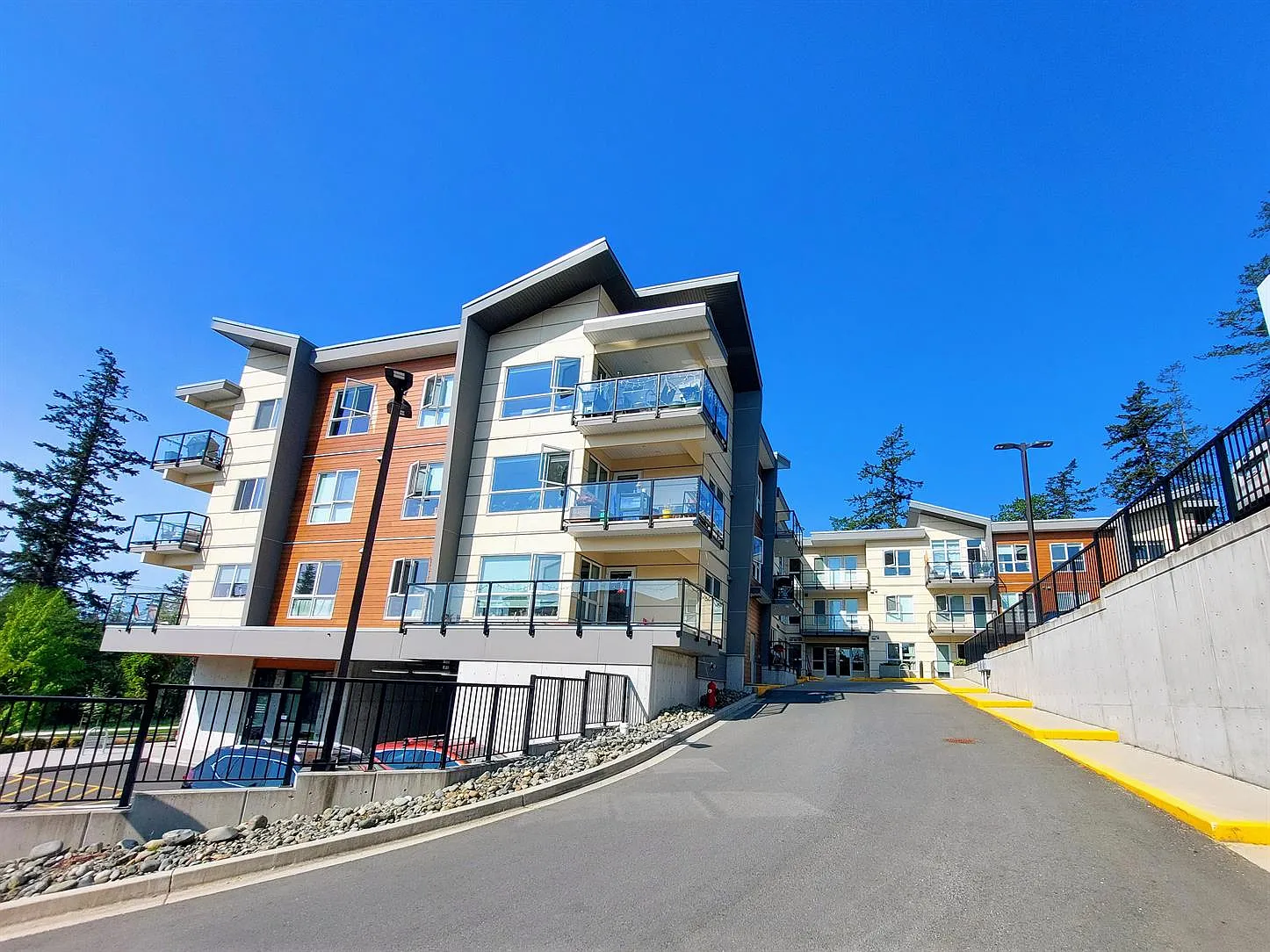 Le Sequoia on Watkiss — Photo 4