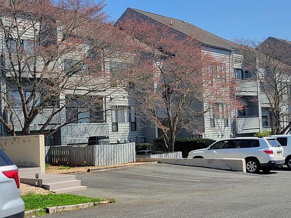 2nd image of 70 Clubhouse Tower Cir