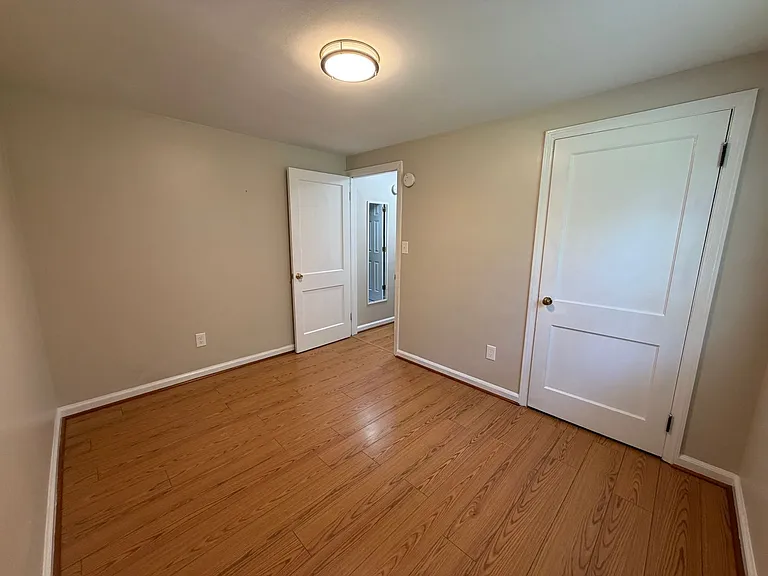 1003 Montgomery St — Photo 15