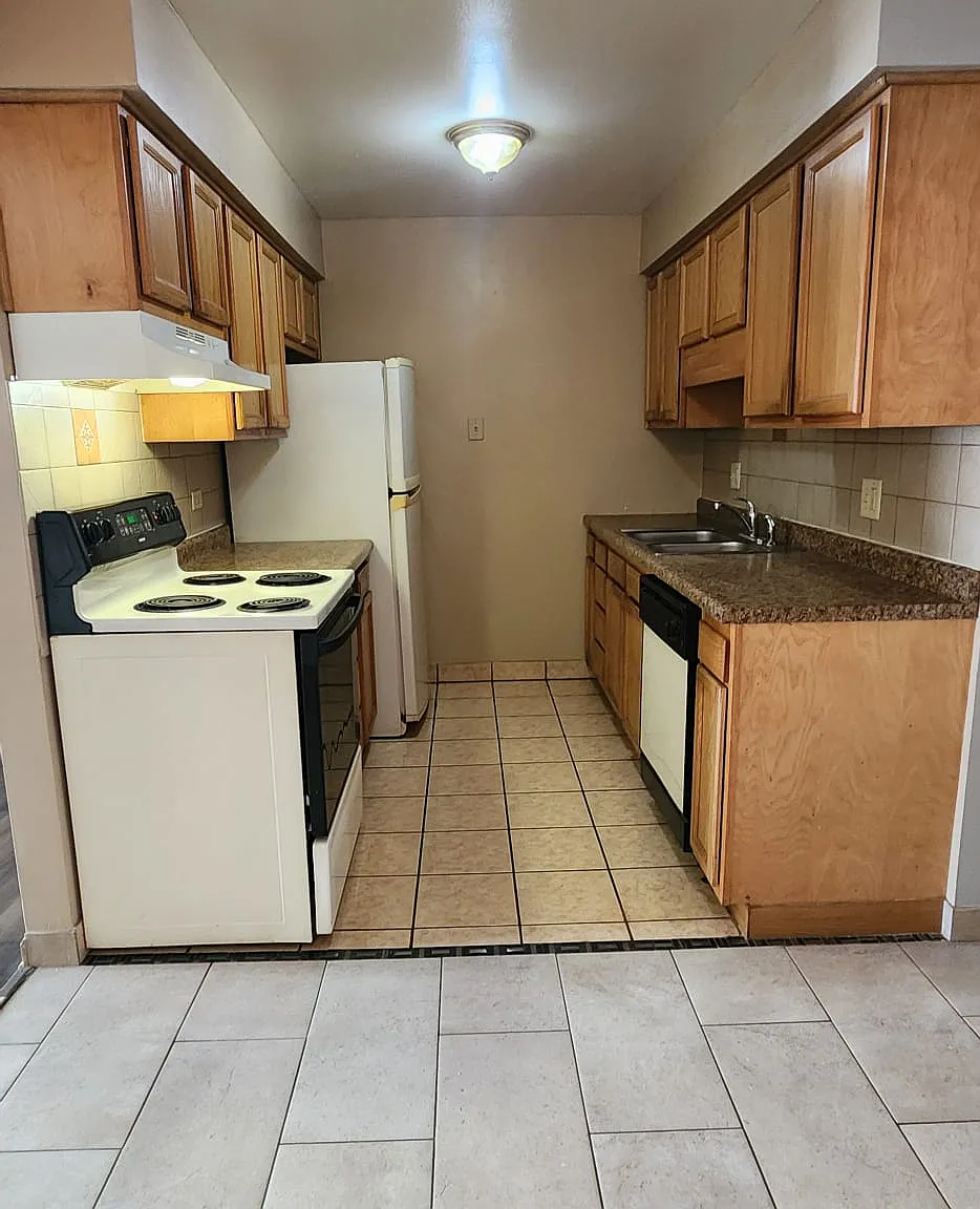 2 bed, 850 sqft, $1,700 — Photo 2