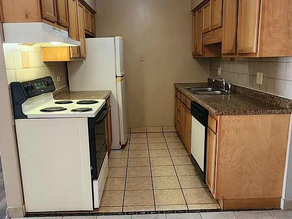 2nd image of 1025 Kuhn Rd #3
