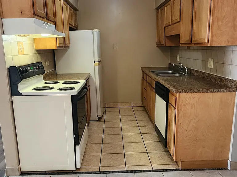 1025 Kuhn Rd #3 — Photo 2