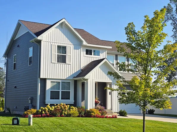 4620 Trotters Pointe Cir, Midland, MI 48642