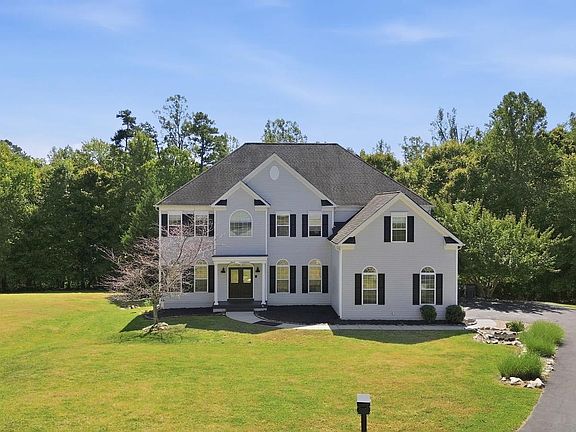 2nd image of 100 River Ridge Ln