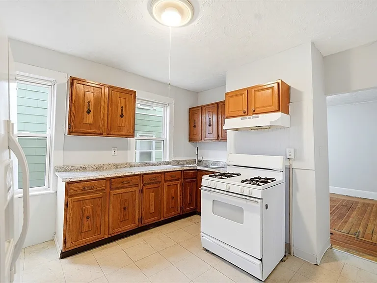 78 Mills St #1 — Photo 4