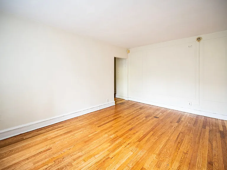 Upsal Gardens Apartments- Beautiful historical building with breathtaking charm! — Photo 19