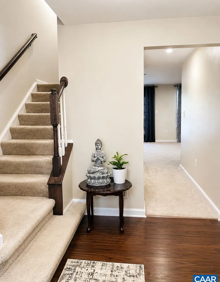 3 bed, 1916 sqft, $2,200 — Photo 2