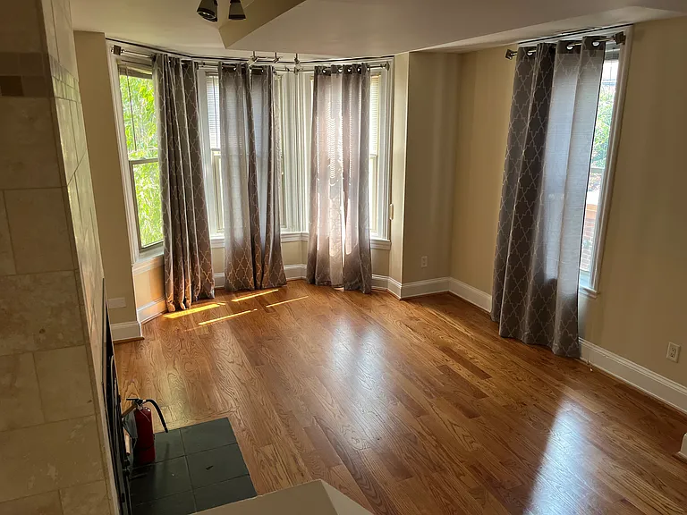 1706 Green St #2R — Photo 7