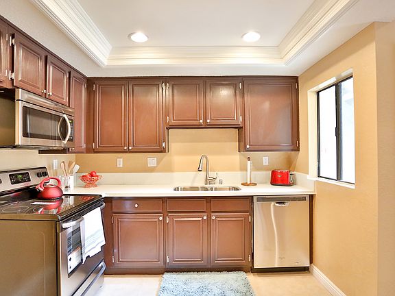 4th image of 22729 Lakeway Dr Unit 385