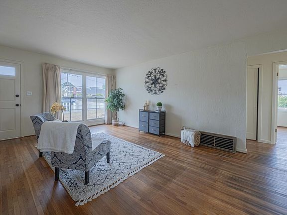 5th image of 230 Gibson Ave