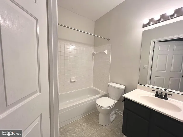 1439 Nestlewood Ct — Photo 23