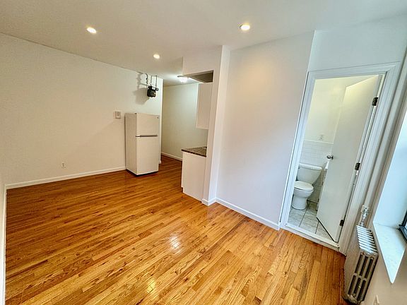4th image of 179 Prince St APT 9