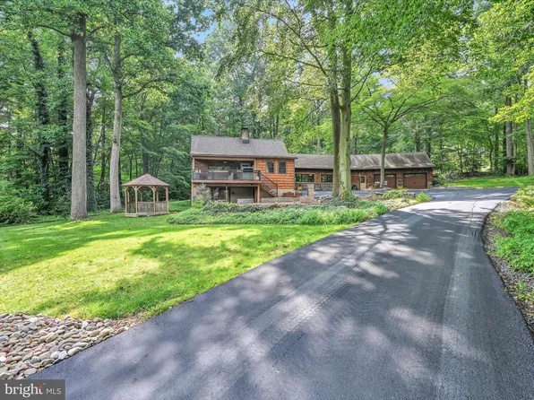 240 Pine Crest Dr, Denver, PA 17517