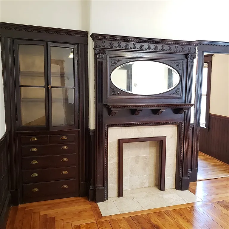 3 bed, 1.0 bath, 1150 sqft, $3,100 — Photo 2