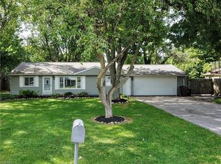 4 Meadows Dr, Painesville, OH 44077