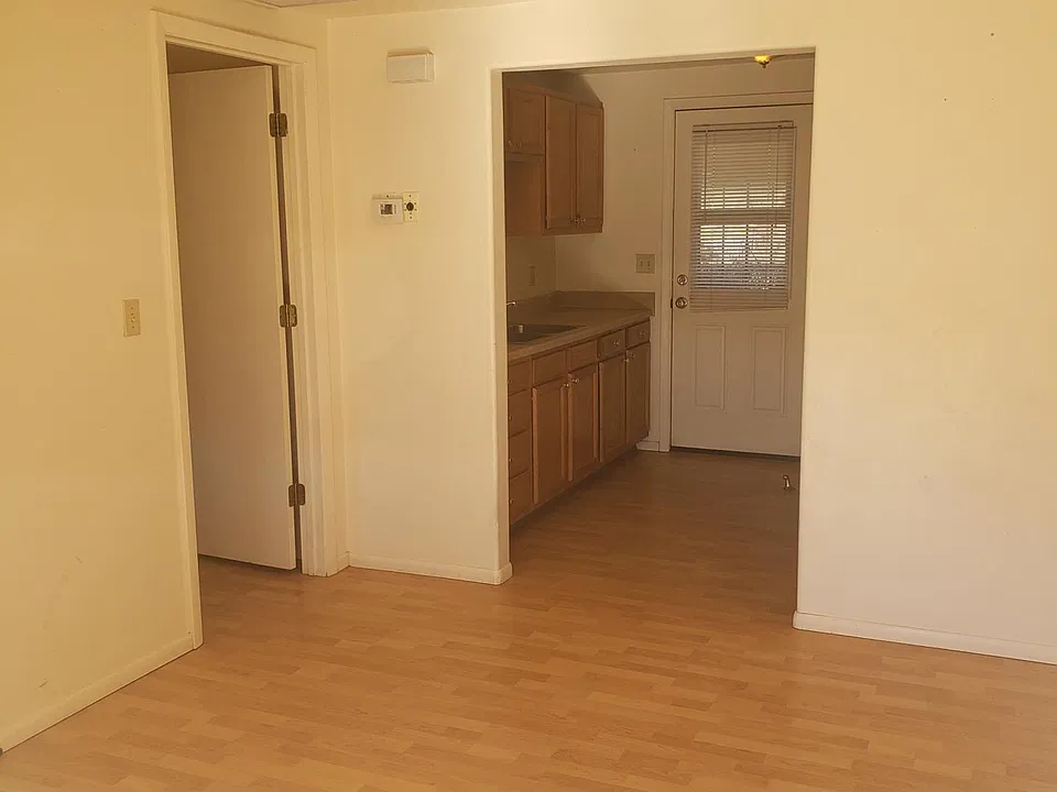 126 S Melrose Ave #4