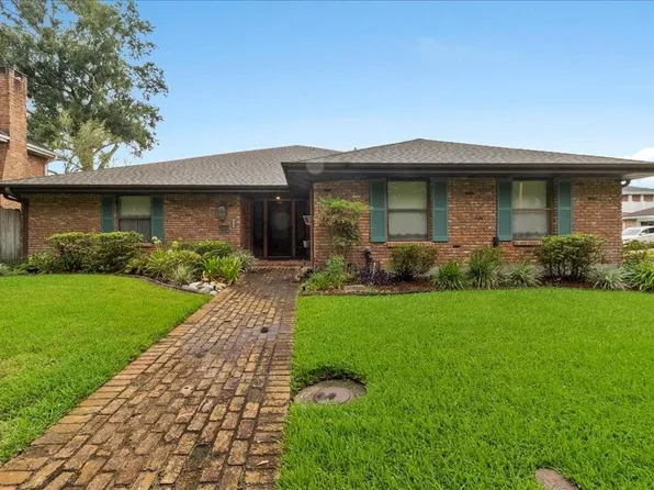 16 Doescher Dr, Harahan, LA 70123