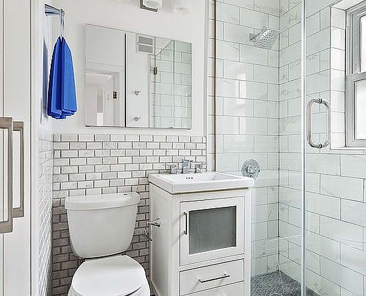 3rd image of 150 E 49th St APT 8B