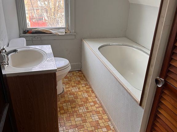 5th image of 10007 Hilgert Dr Unit 3