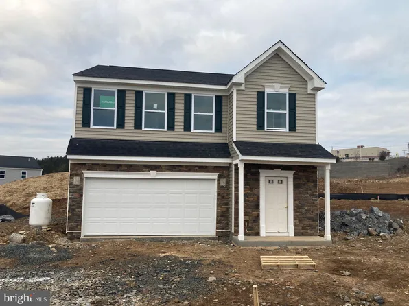 143 Signal Knob Cottage Dr, Strasburg, VA 22657