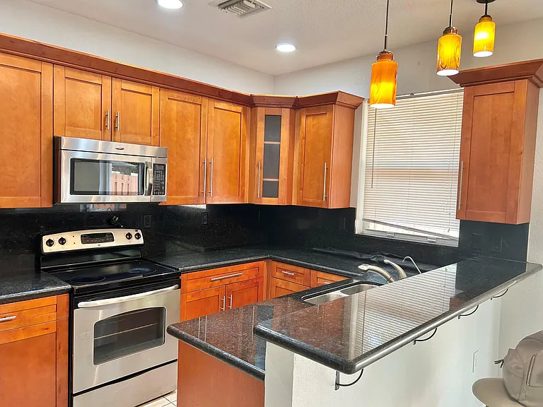6651 Hidden Cove Dr — Photo 3