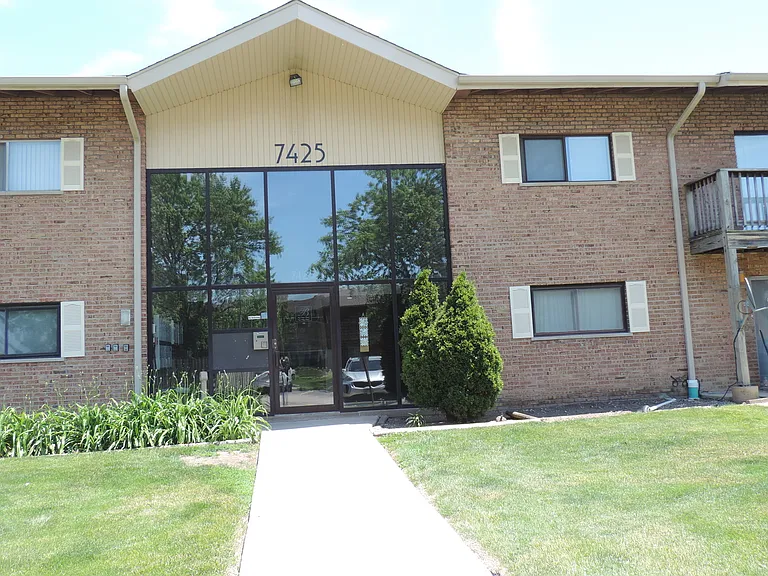 7425 Brookdale Dr #2-202 — Photo 2