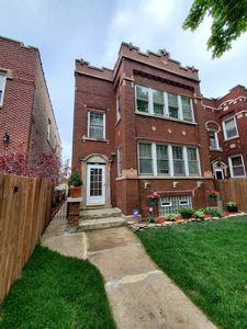 4847 W Nelson St, Chicago, IL, 60641