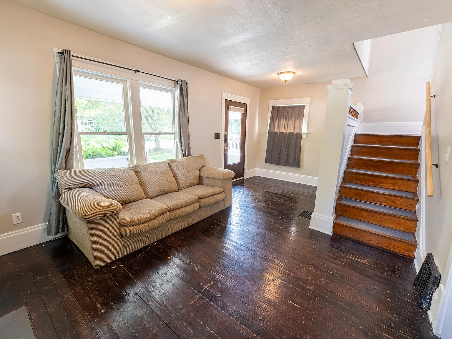 5 bed, 1407 sqft, $3,050 — Photo 1