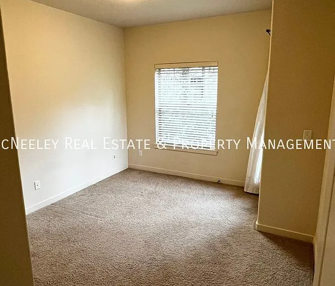 677 NE Garswood Ln — Photo 15