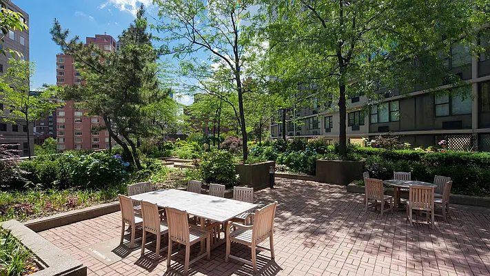 Rented by Cooper & Cooper Real Estate | media 10