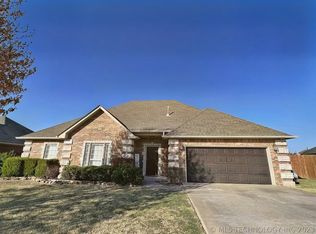 516 Cardinal Rd, Muskogee, OK 74403