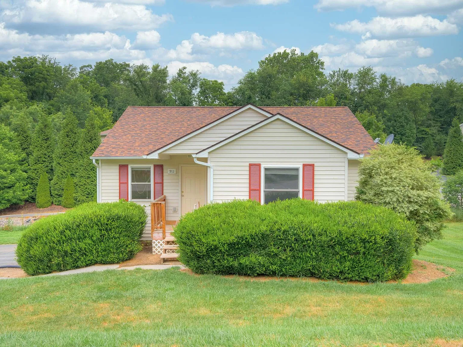 3 bed, 1350 sqft, $2,475 — Photo 2