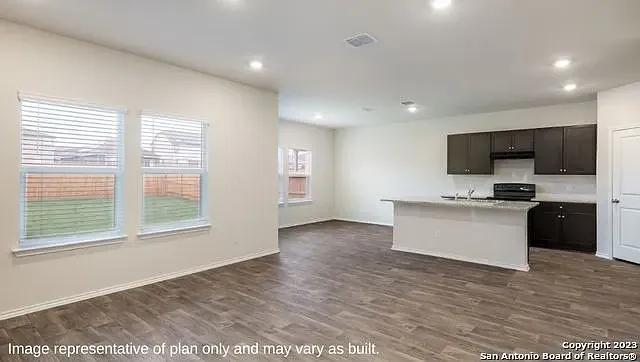 4 bed, 2.5 bath, 1968 sqft, $1,950 — Photo 2
