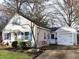 570 Forestview Rd, Bay Village, OH 44140