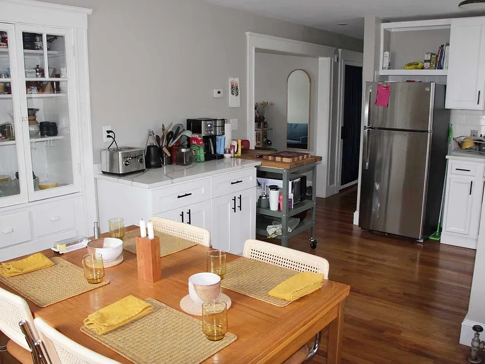 58 Parkway Cres #2