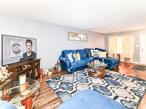 5th image of 11233 Leo Dr