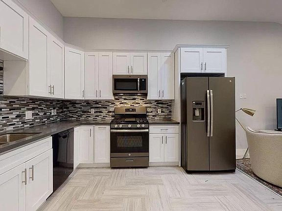 4th image of 712 N Fuller Ave #1