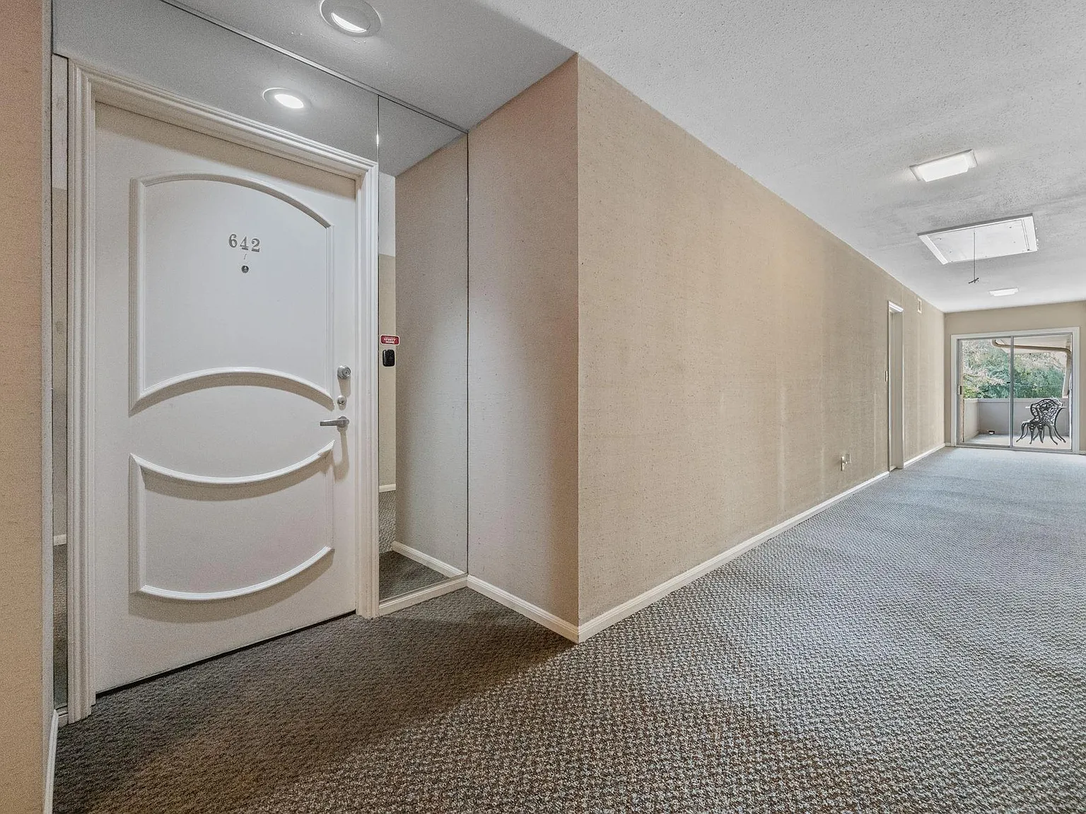 2 bed, 2.0 bath, 1402 sqft, $2,100 — Photo 3