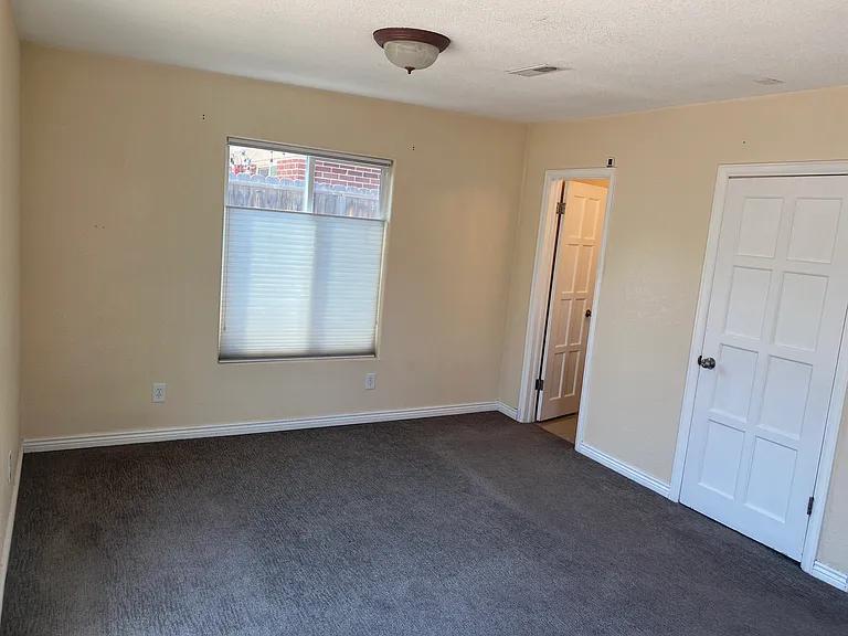1690 Syracuse St — Photo 7