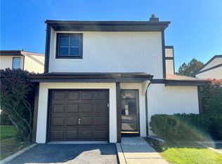 4 Marsham Ct, Middletown, NY 10940