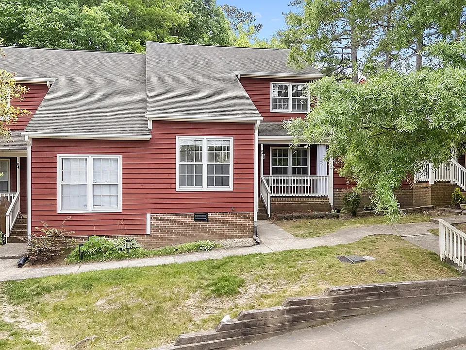 102 Shady Spring Pl