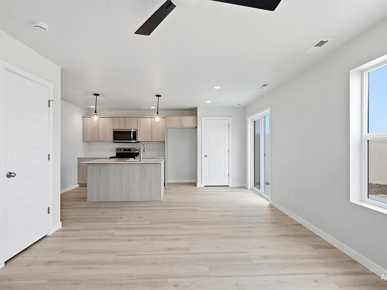 10770 Rutland St — Photo 9