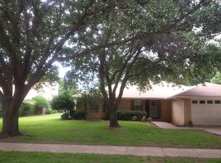 2529 Sunshine Ct, Bedford, TX 76021