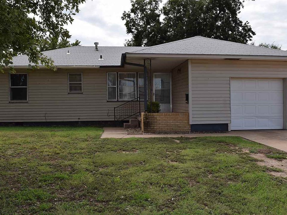 1st image of 1613 E Ash Ave