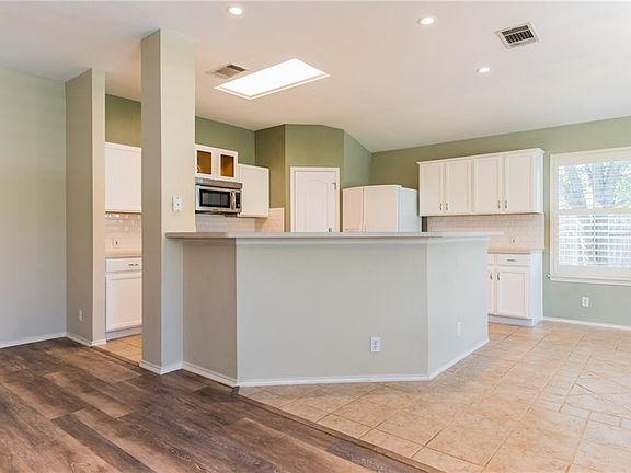 3rd image of 4237 Kingsburg Dr