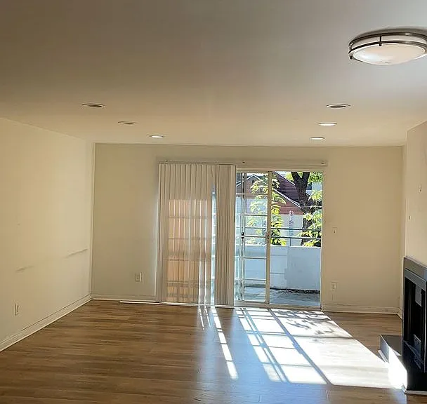 2050 S Bentley Ave — Photo 9