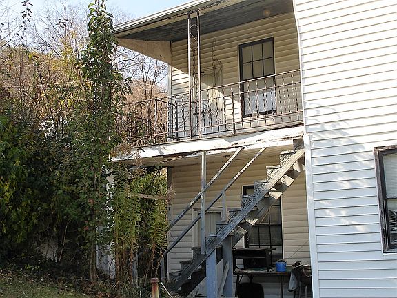 4th image of 302 E 5th St