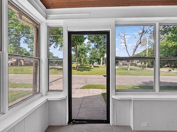 5th image of 311 Gilbert St