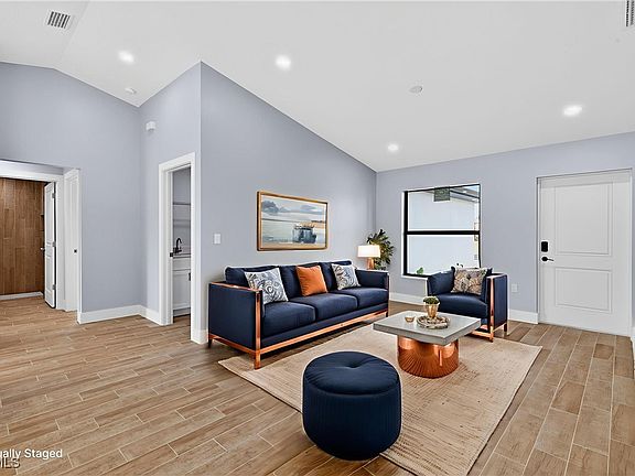 5th image of 253 NW 6th Pl